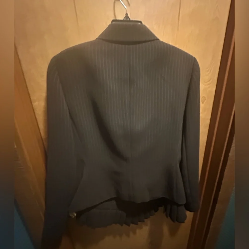 Tahari Elegant Brown Pinstripe Blazer and Skirt Set 16P - Picture 2 of 16